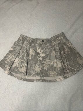 Hollister Gray and Cream Pleated Mini Skirt